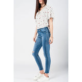 Skinny jeans in midwash with busted knees and chewed hems